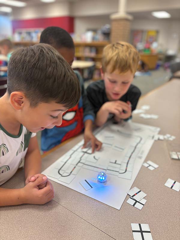 Viena Elementary's I Lab students working on classwork